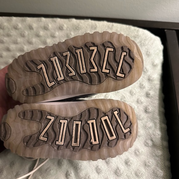 Jordan 11 retro Gray size 7 in toddler - Picture 8 of 9